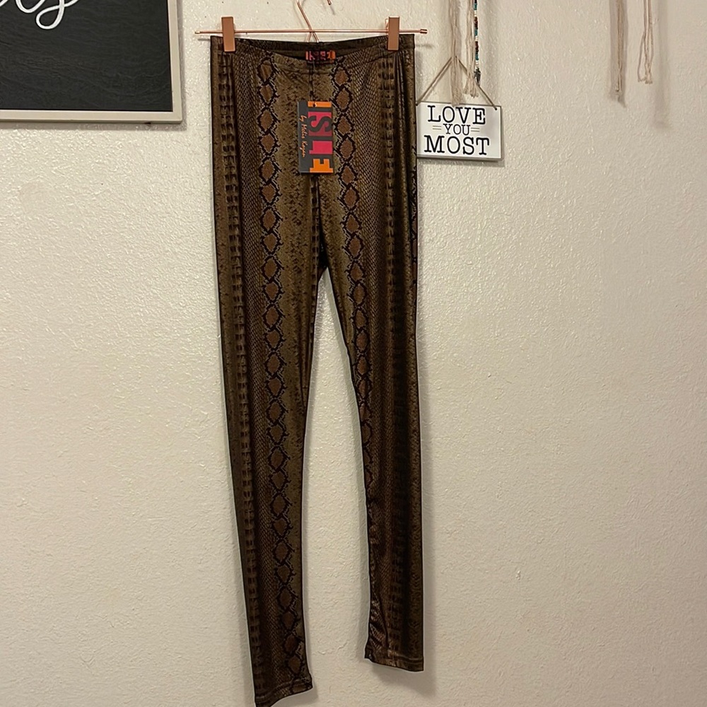 Isle Leggings NWT